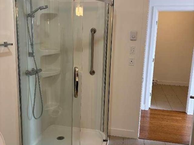 Grand 4 1/2 Cowansville, libre MAINTENANT TRÈS PROPRE