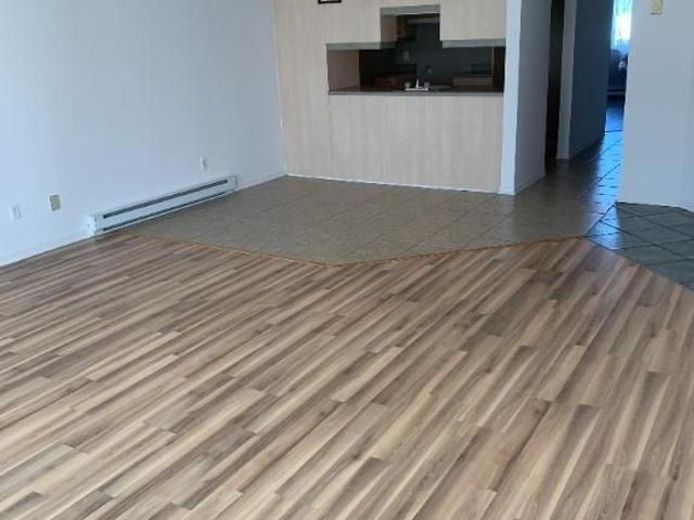 Grand 4 1/2 style condo à louer à Boisbriand