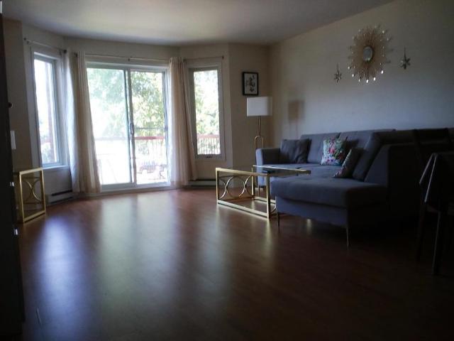 Grand 4 1/2 style condo à louer à Boisbriand