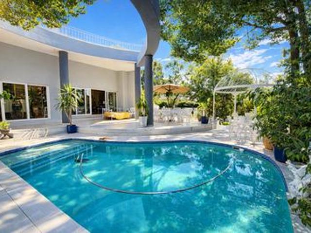 grand 570+m² executive home in dainf.