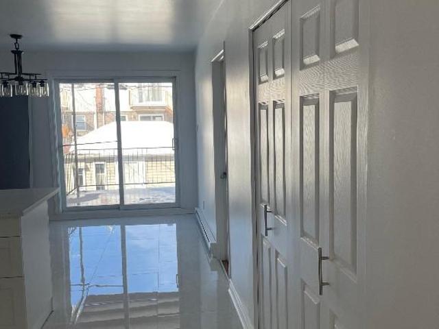 Grand 5 ½ entièrement rénové à Longueuil – Disponible maintenant!