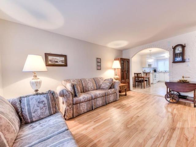Grand 5½ lumineux à Chomedey + bureau – Stationnement inclus