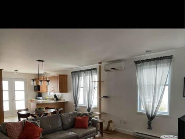 Grand 5 1/2 à Louer