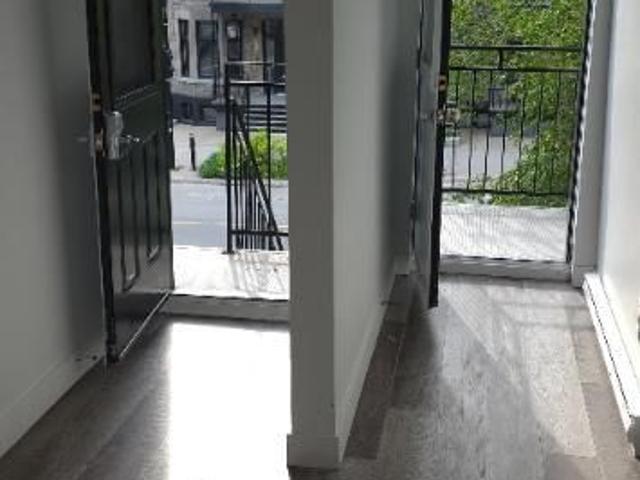 GRAND 5 1/2 À LOUER