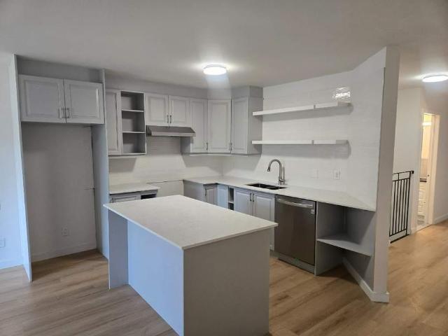 Grand 5 1/2 Rénové en Mai 2025 Style Condo 2 étages Ville Émard