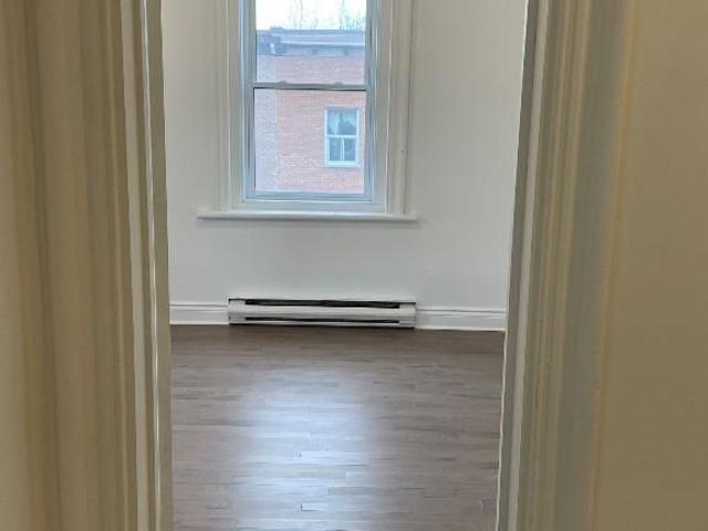 Grand 6½ avec WiFi Inclus • Ville Marie • Disponible MAINTENANT • 1 825$/mois