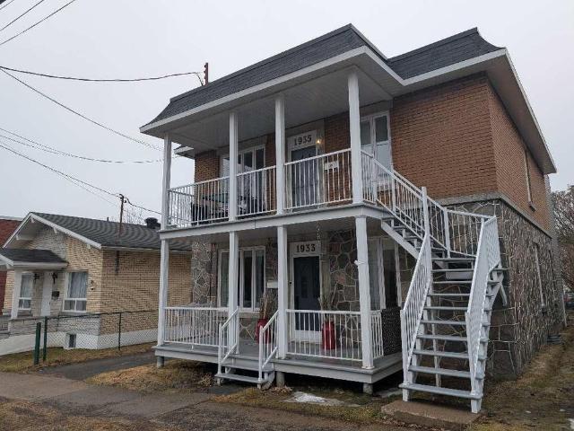 GRAND 6 1/2 A SHAWINIGAN RUE LAVERGNE CONTACTER NOUS AU 514 377 7407