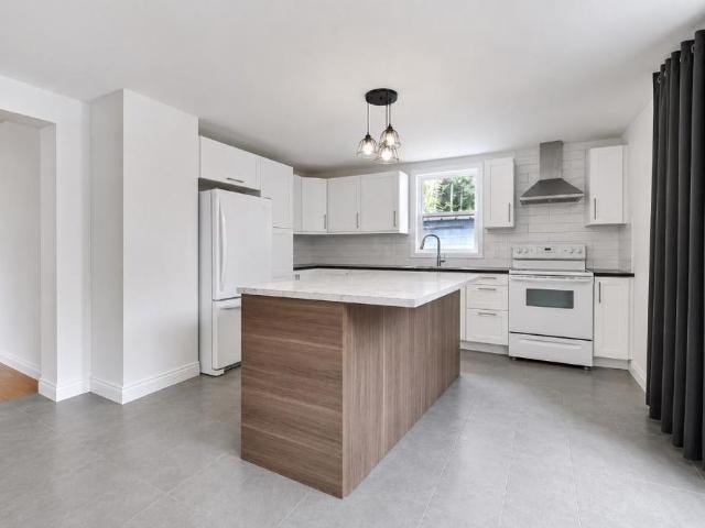 Grand 8 1/2 avec 4 chambres Saint Jerome