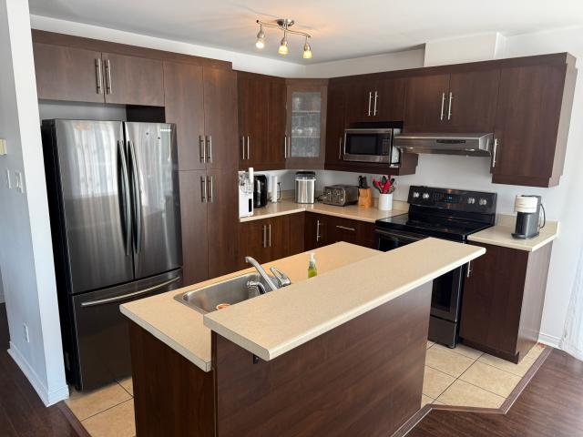 Grand 8 1/2, 4 Chambres, Charlesbourg, Québec