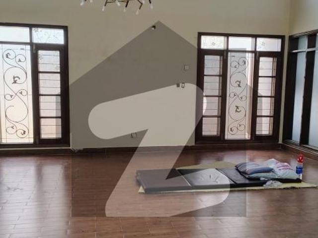 Grand 1000 Yards Bungalow with Ample Parking | DHA Phase 5