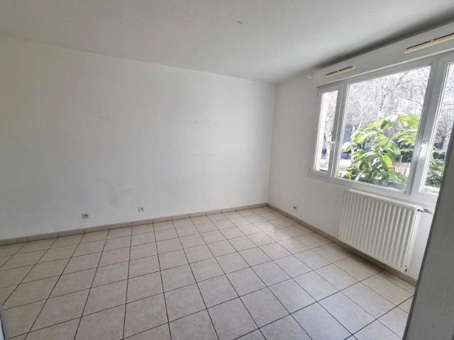 Grand 1P+C secteur calme 28m2