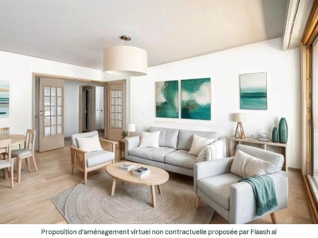 GRAND 2 PIECES TRAVERSANT EN ETAGE ELEVE CENTRE VILLE D'ANTIB