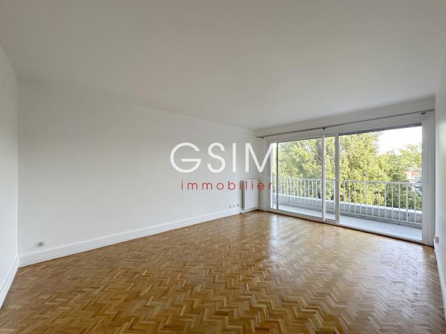 Grand 2 pièces de 58 m2 avec balcon cave et parking