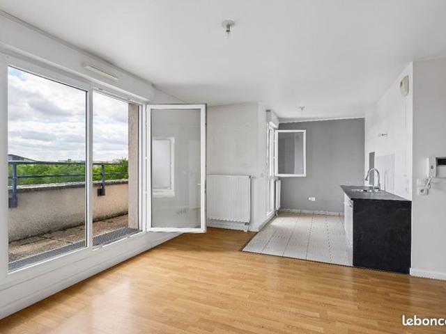 Grand 2 pieces dernier etage