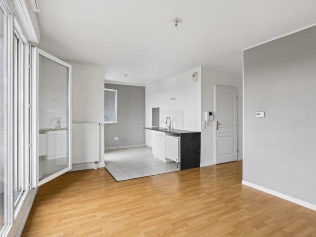 GRAND 2 PIECES DERNIER ETAGE