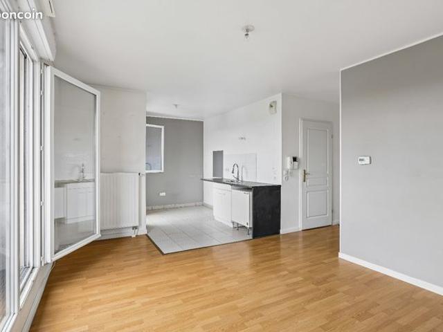 Grand 2 pieces dernier etage
