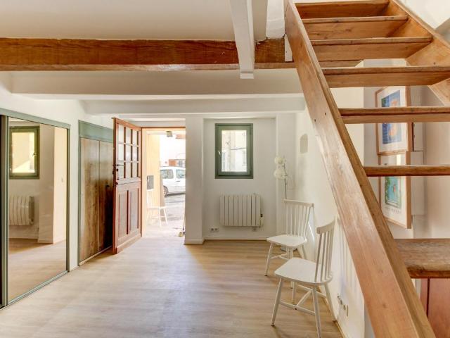 Grand 2 pièces en duplex – Centre ville – Charme et calme !