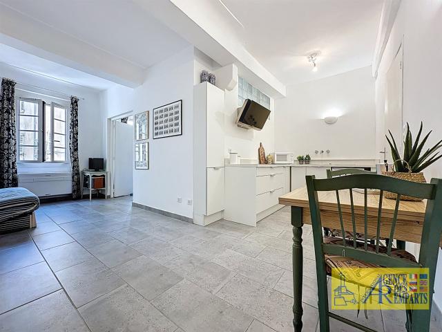 Grand 2 pièces lumineux au cœur du Vieil Antibes 36m² Antibes