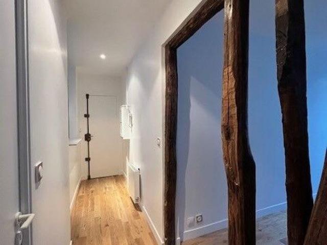 Grand 2 pièces rénové immeuble de charme