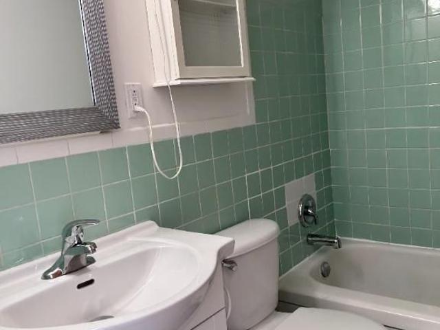 Grand 2 1/2 tout inclus metro Jean Talon Villeray