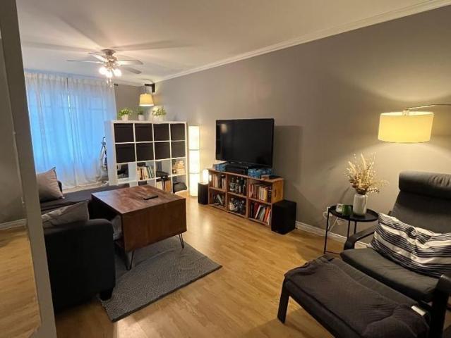 GRAND 31/2 BALCON STATIONNEMENT, ESPACE BUREAU