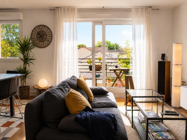 Grand 3 pièces à Villejuif 70m2, parking, année 2003