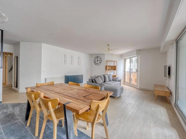Grand 3 pièces de 72 m² avec 42 m² de séjour, loggia, cave et