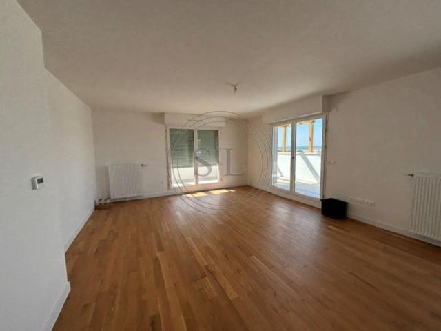 GRAND 3 PIECES NEUF SAINT CYR L'ECOLE AVEC PARKING ET TERRASSE