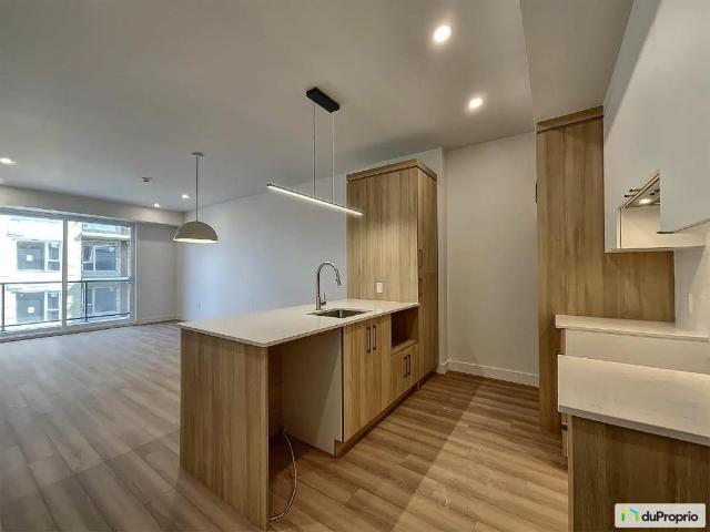 Grand 3 1/2 a St Foy Appartement/condo libre immédiatement stationnement intérieur inclus