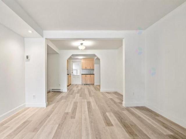 Grand 3 1/2 fraichement rénové à louer au 9308 avenue Bruchési à Montréal pour le 1er juillet