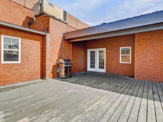 Grand 3 1/2 sur deux étage 104 rue Ste Cécile