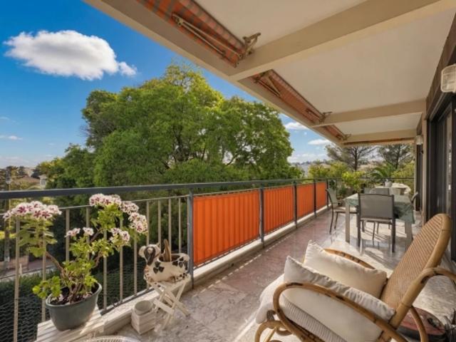 GRAND 3P CANNES OXFORD TERRASSE D'ANGLE 41 m² SUD VUE DEGAGEE, DOMINANTE SUR JARDINS