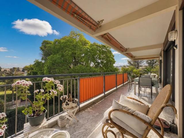 GRAND 3P CANNES OXFORD TERRASSE D'ANGLE 41 m² SUD VUE DEGAGEE, DOMINANTE SUR JARDINS