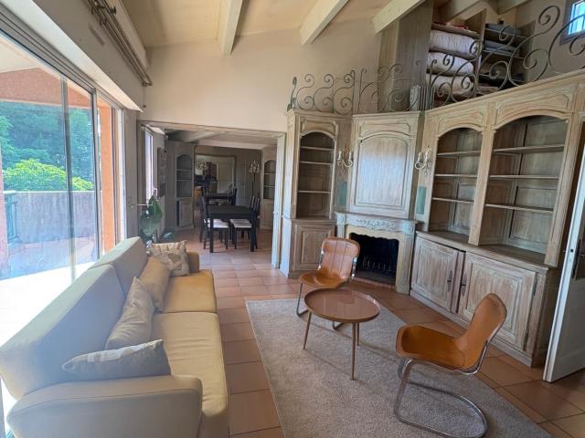 GRAND T3 110m2 MEUBLE TERRASSE AV DE LATTRE DE TASSIGNY