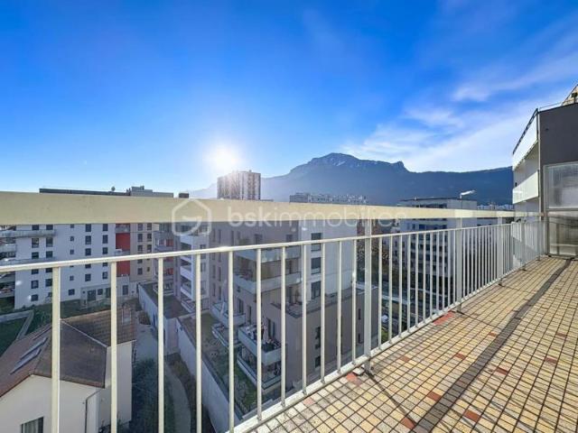 GRENOBLE – 143 RUE DES ALLIÉS – GRAND T3 90 m² – VUES PANORAMIQUES – 2 TERRASSES