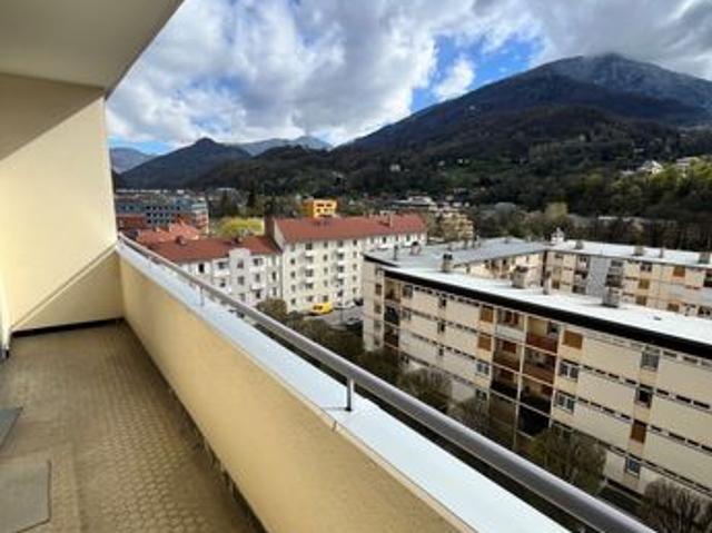 Grand T3 à rénover, traversant, vue, lumière, 2 balcons
