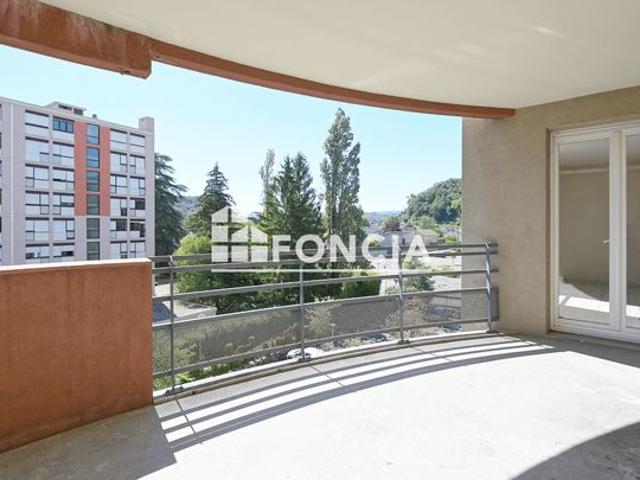 Grand T3 de 72 m² avec terrasse, garage et stationnement