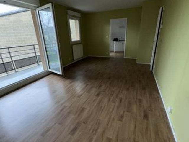 Grand T3 de 74 m² avec balcon en bon état général