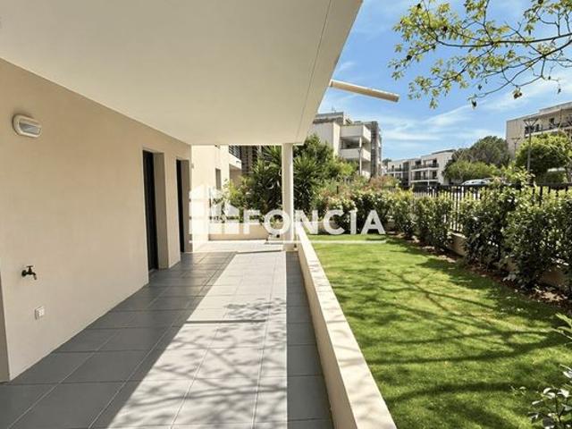 GRAND T3 en rez de jardin avec terrasse, jardin et piscine sur le toit