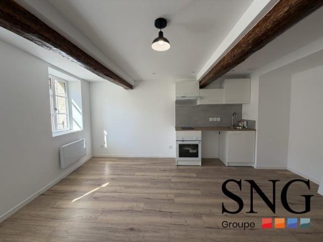GRAND T3 RENOVE AVEC CUISINE EQUIPEE ET PKG