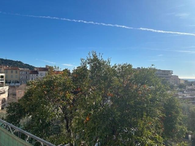 Grand T2 49 m² à Le Cannet, lumineux avec balcon et orientation sud