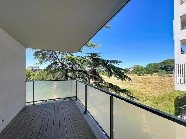 Grand t2 terrasse parking