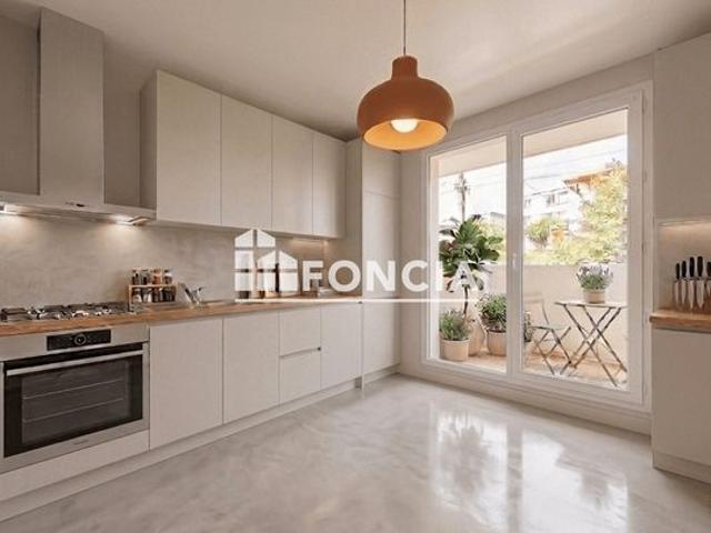 Grand T2 traversant avec balcon, parking et cave
