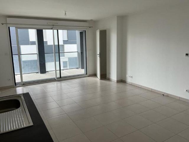 Grand T2 à Colombes avec balcon et parking