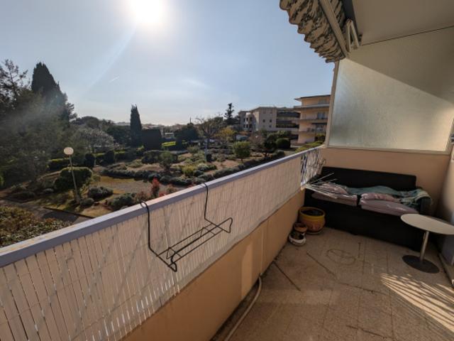 Grand T2 avec balcon et cave