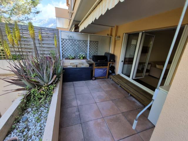 Grand T2 avec belle terrasse et garage fermé