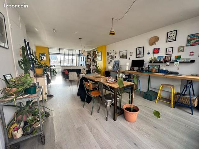 Grand T2 avec terrasse et parking couvert auto vélo Bordeaux Croix Blanche Saint Seurin