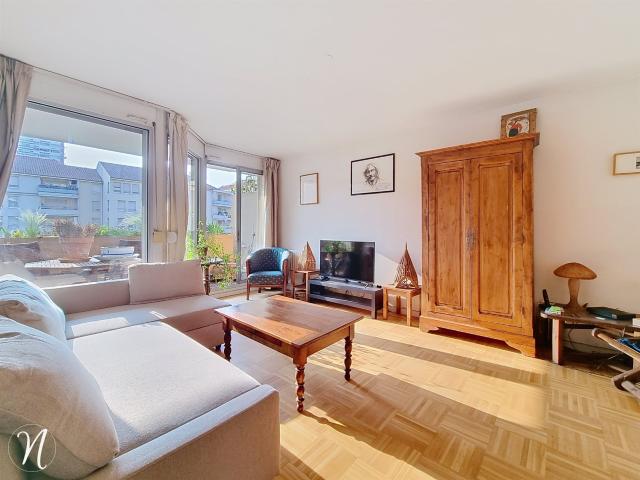 Grand T2 Balcon Résidence de standing avec gardien Cœur Grat. 60m² Villeurbanne