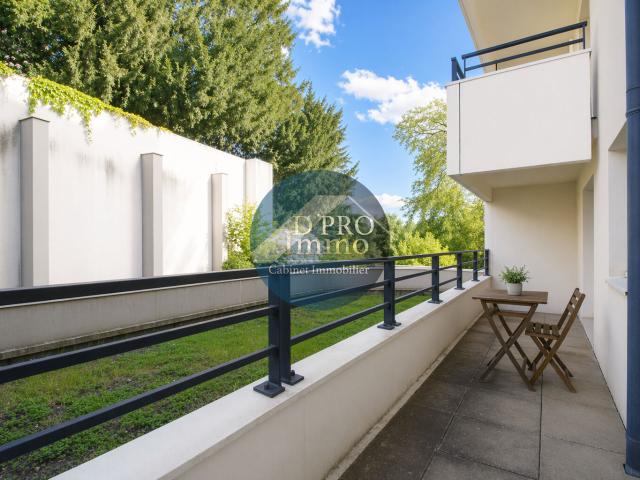 Grand T2 bords de Sèvre avec garage, ascenseur et terrasse