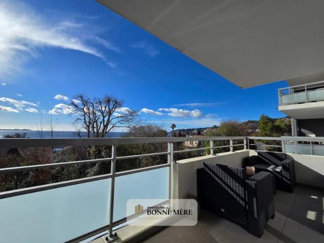 Grand T2 de 43m² avec vue mer, grande terrasse et parking